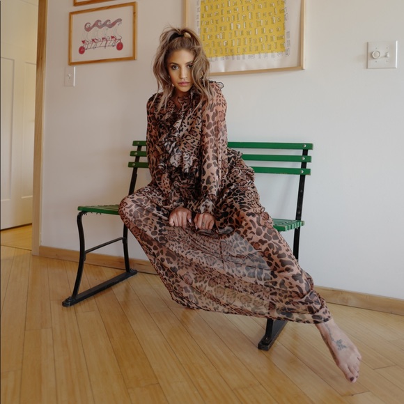 MEET YOUR POSHER - Picture 10 of 13